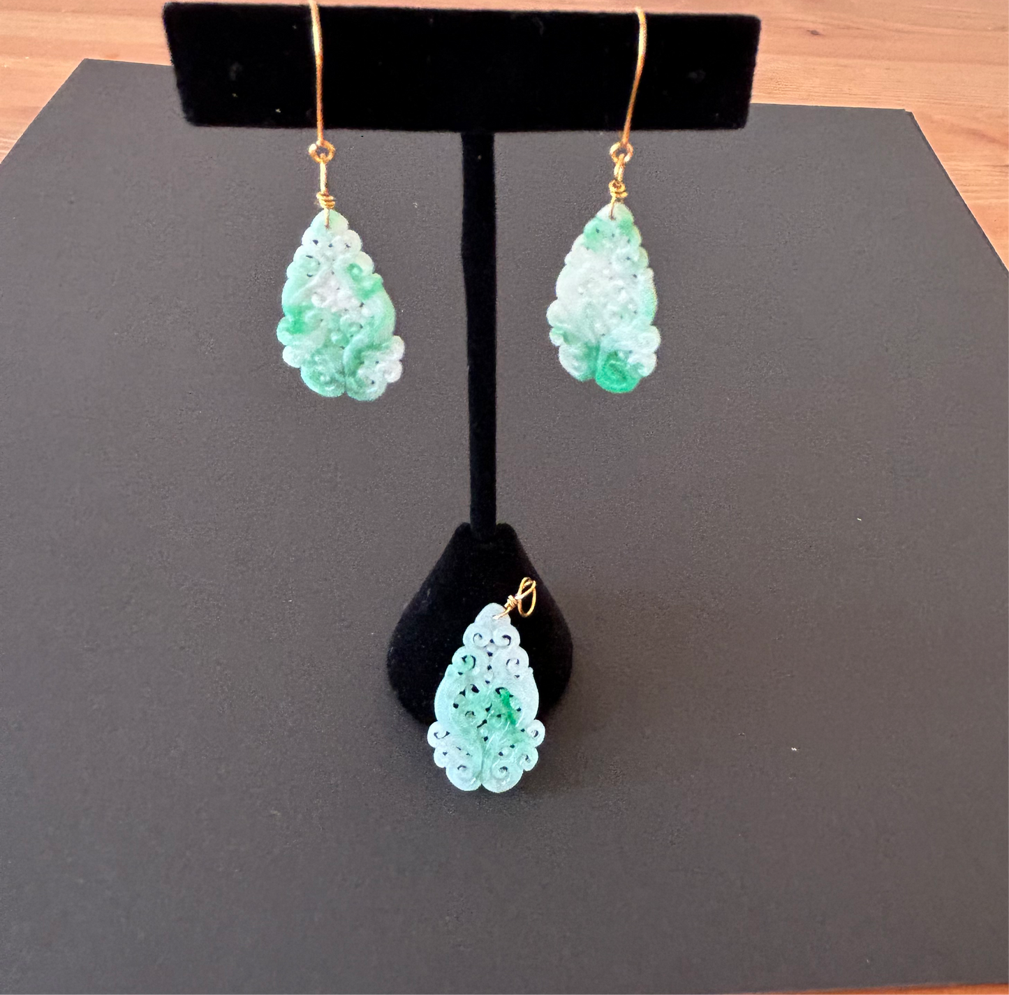Jadeite earrings and pendant